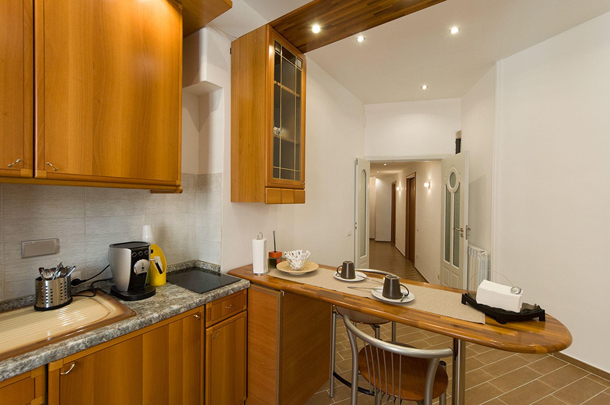 Miclad Colosseum Guest House Rome Bagian luar foto