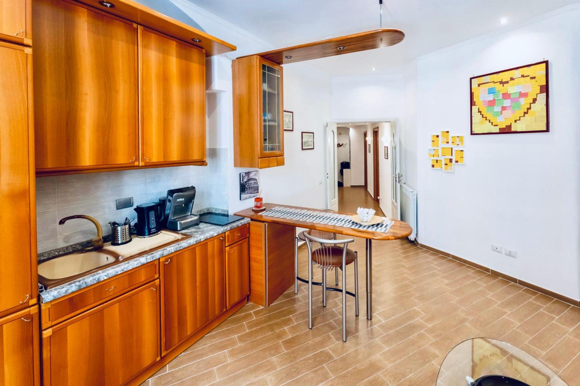 Miclad Colosseum Guest House Rome Bagian luar foto