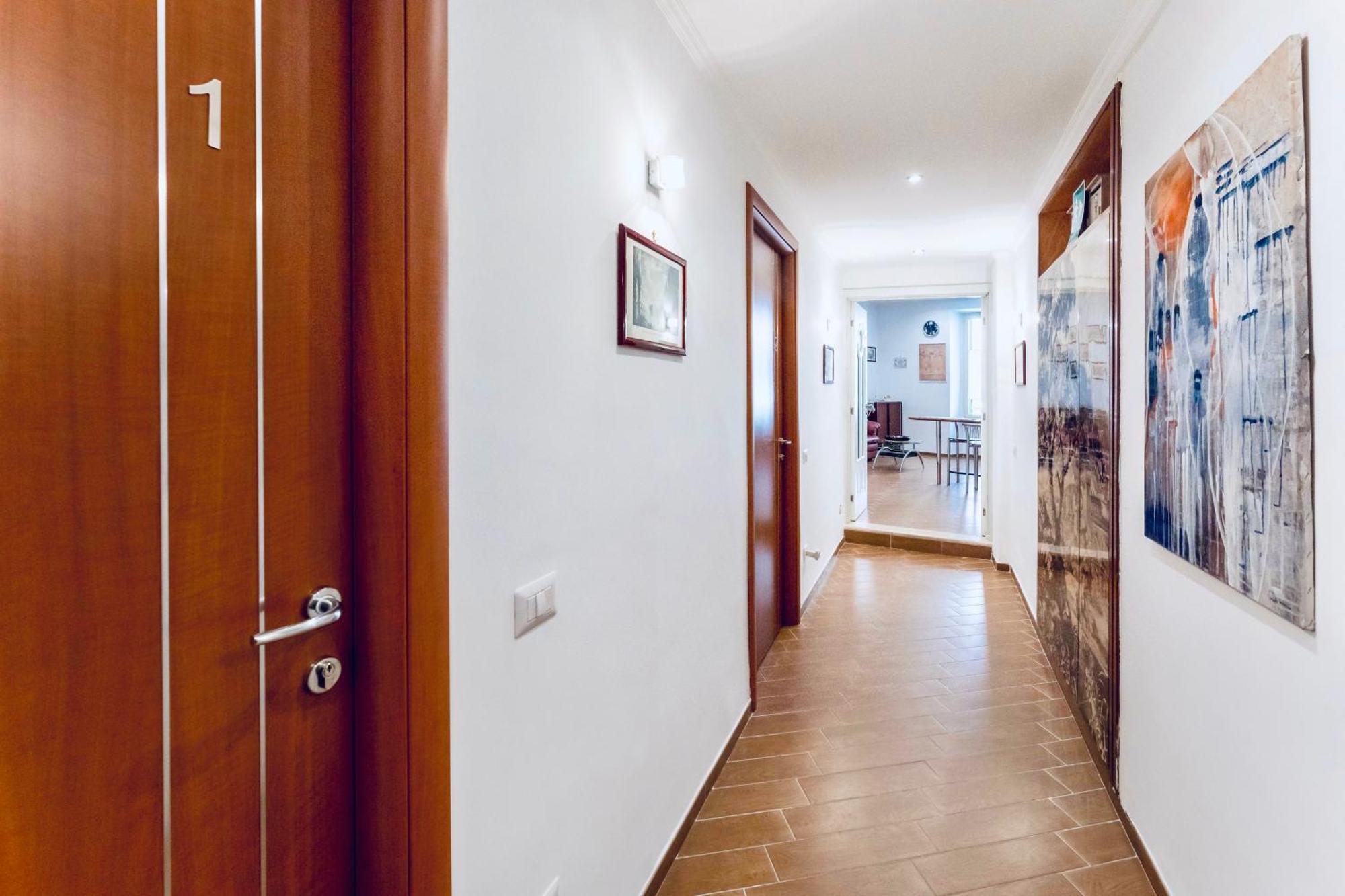 Miclad Colosseum Guest House Rome Bagian luar foto