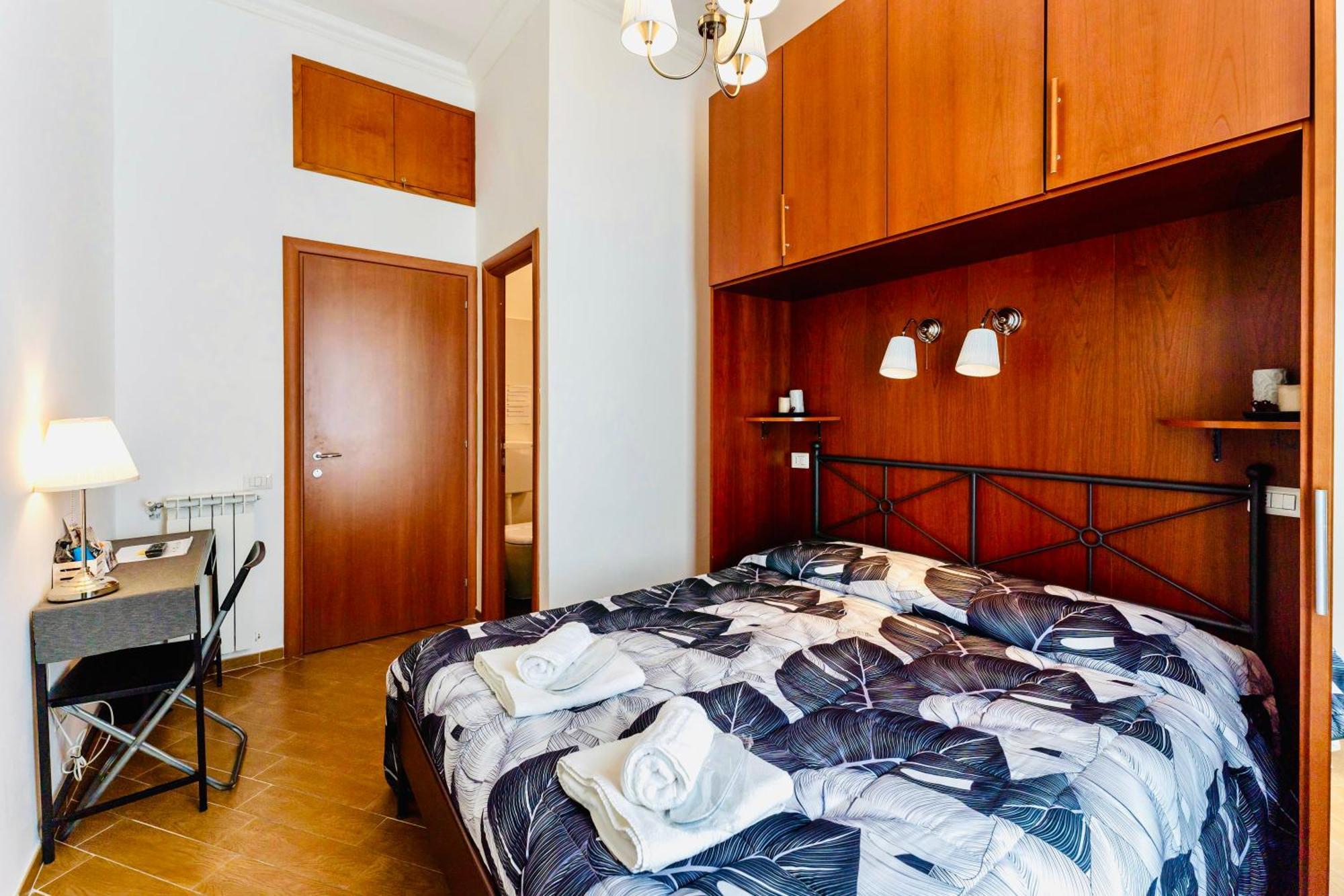 Miclad Colosseum Guest House Rome Bagian luar foto