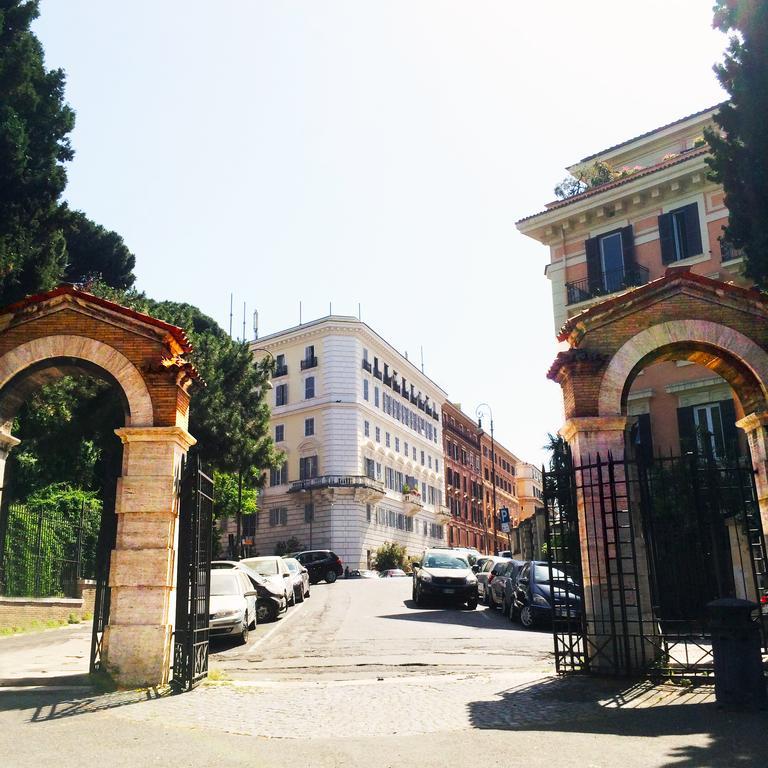 Miclad Colosseum Guest House Rome Bagian luar foto