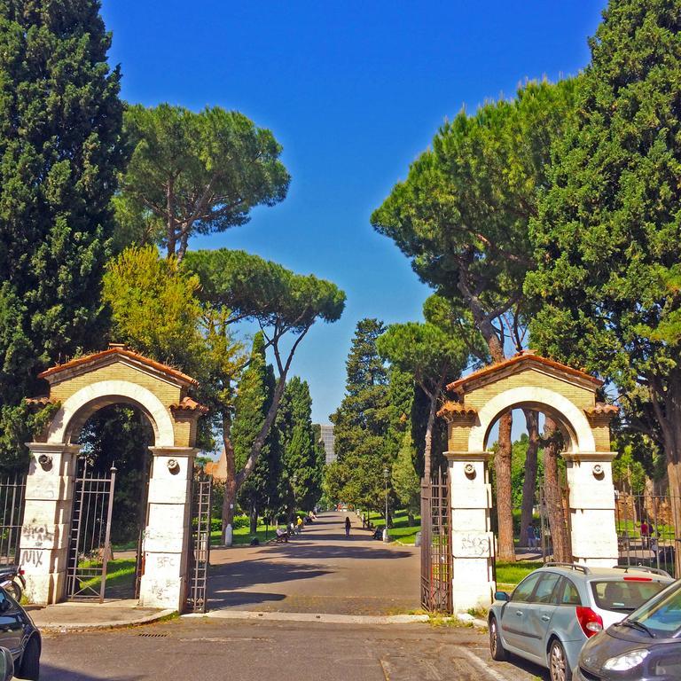 Miclad Colosseum Guest House Rome Bagian luar foto
