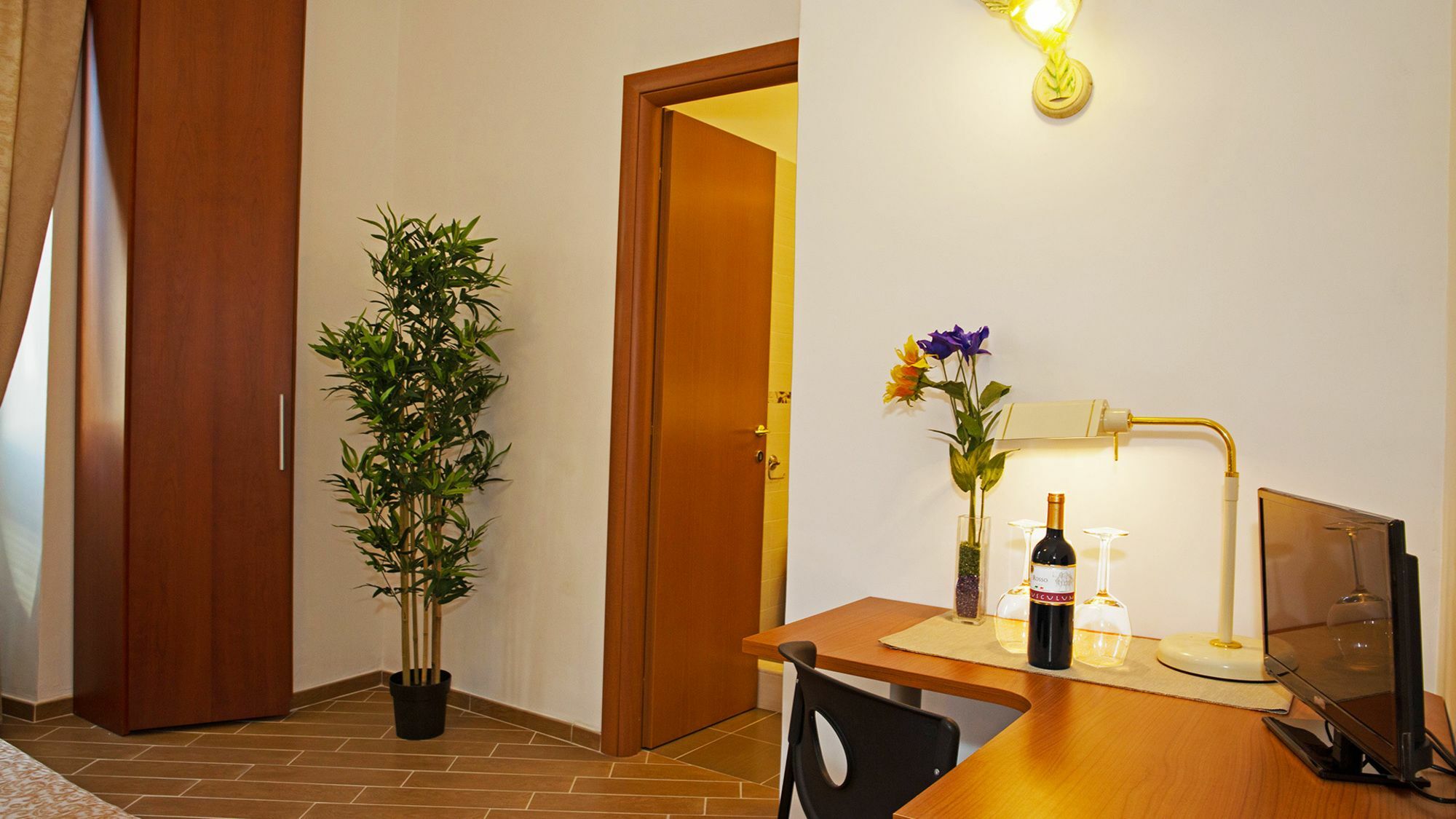 Miclad Colosseum Guest House Rome Bagian luar foto