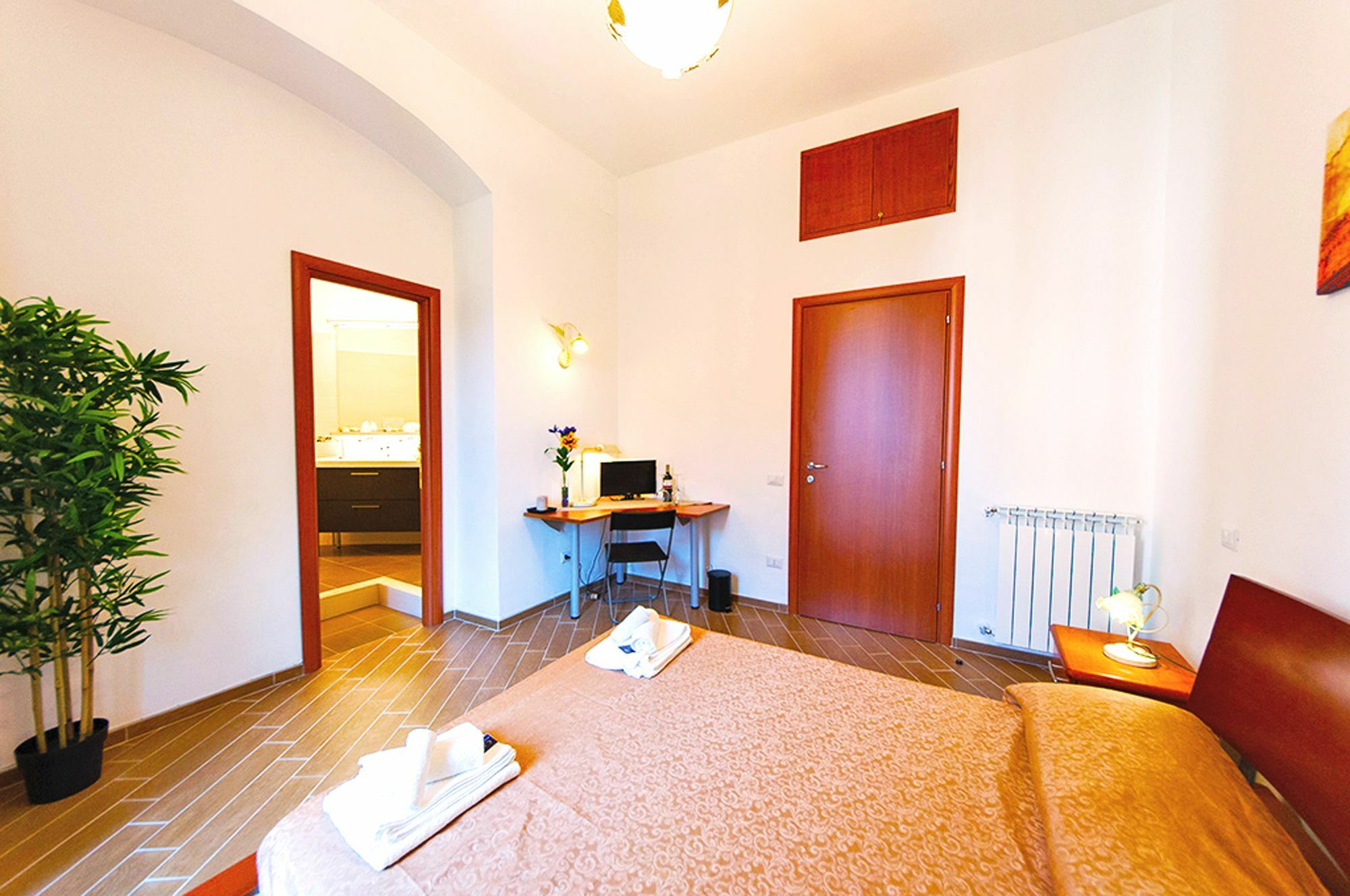 Miclad Colosseum Guest House Rome Bagian luar foto